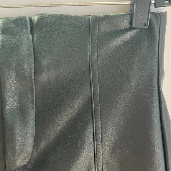 Elegant Black Women's Leather Skirt - Picture 2 of 5